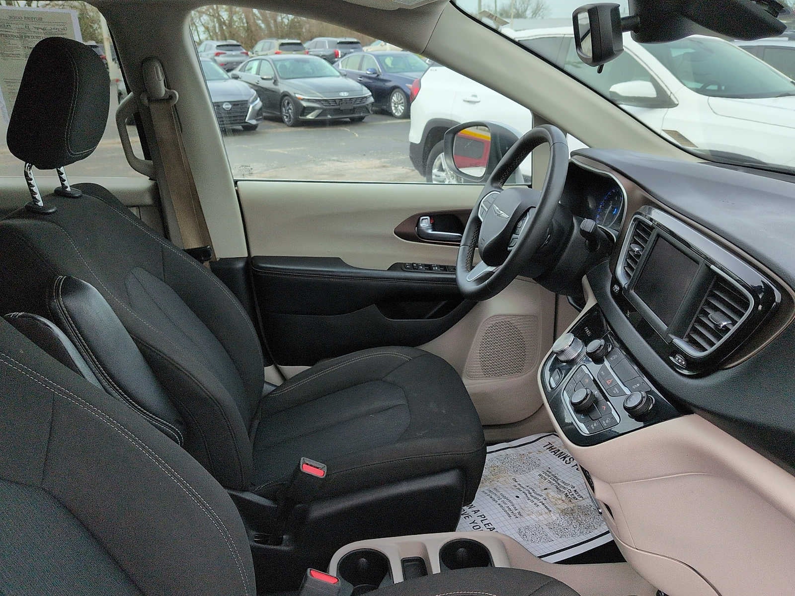 2023 Chrysler Voyager LX