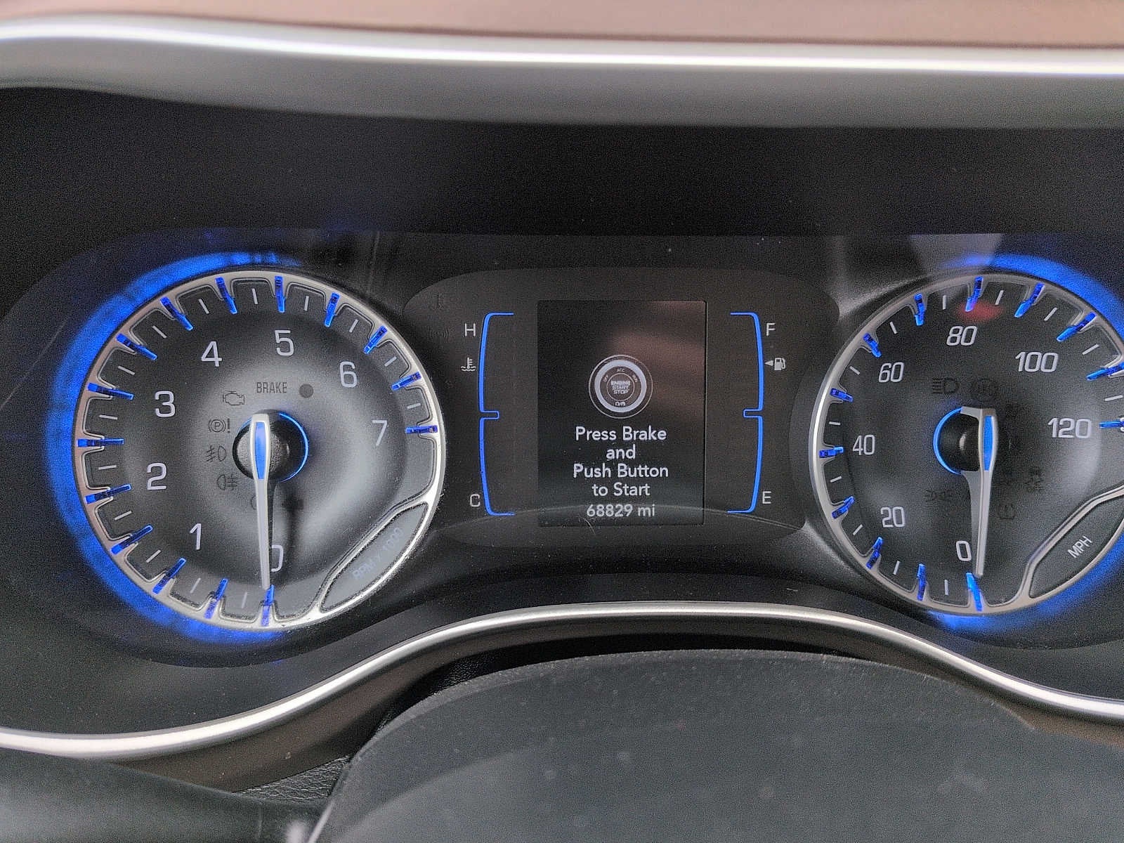 2023 Chrysler Voyager LX