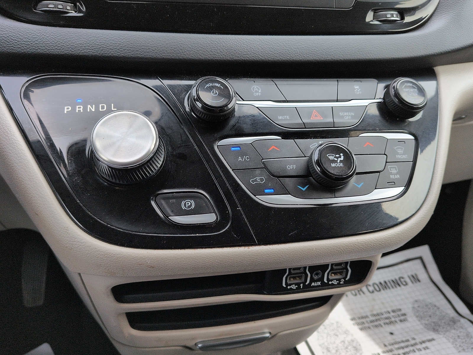 2023 Chrysler Voyager LX