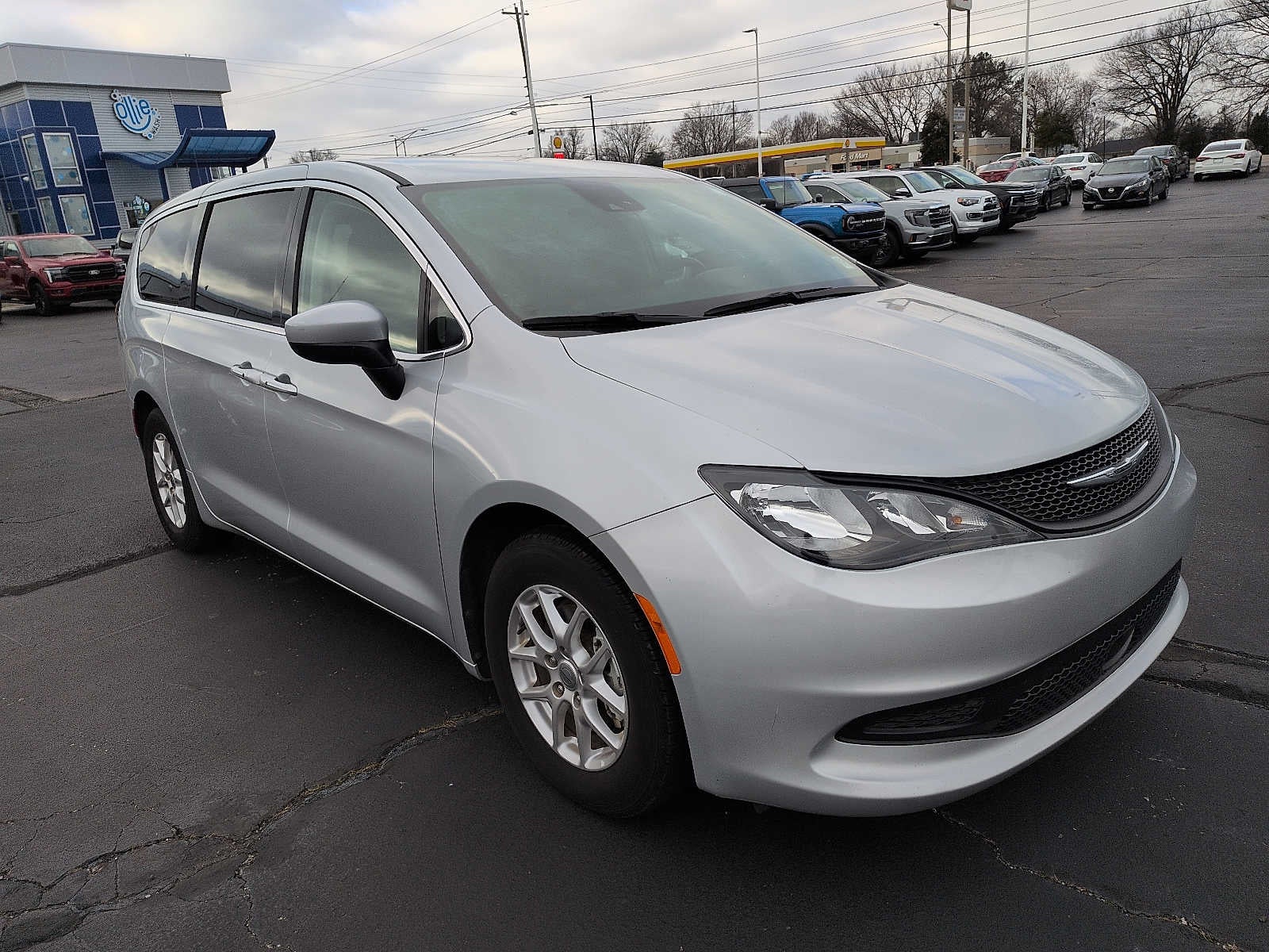 2023 Chrysler Voyager LX
