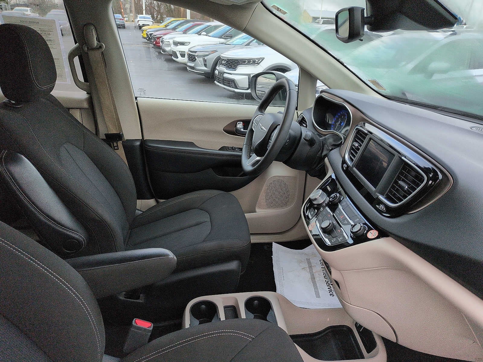 2023 Chrysler Voyager LX