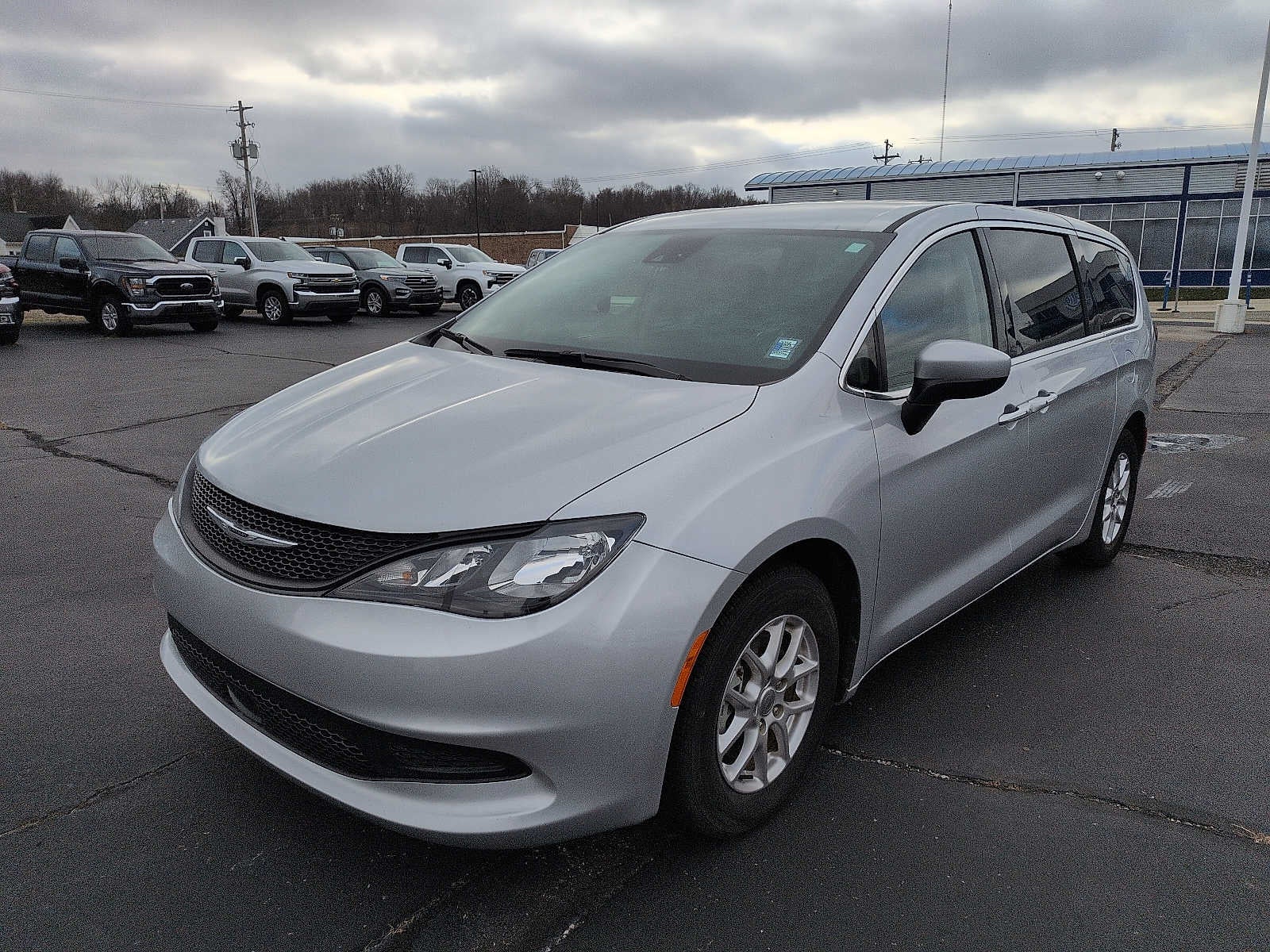 2023 Chrysler Voyager LX