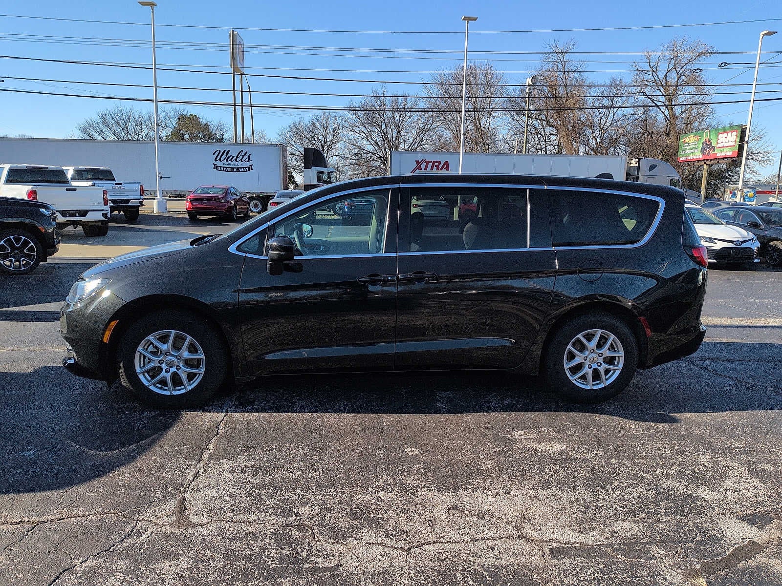 2023 Chrysler Voyager LX