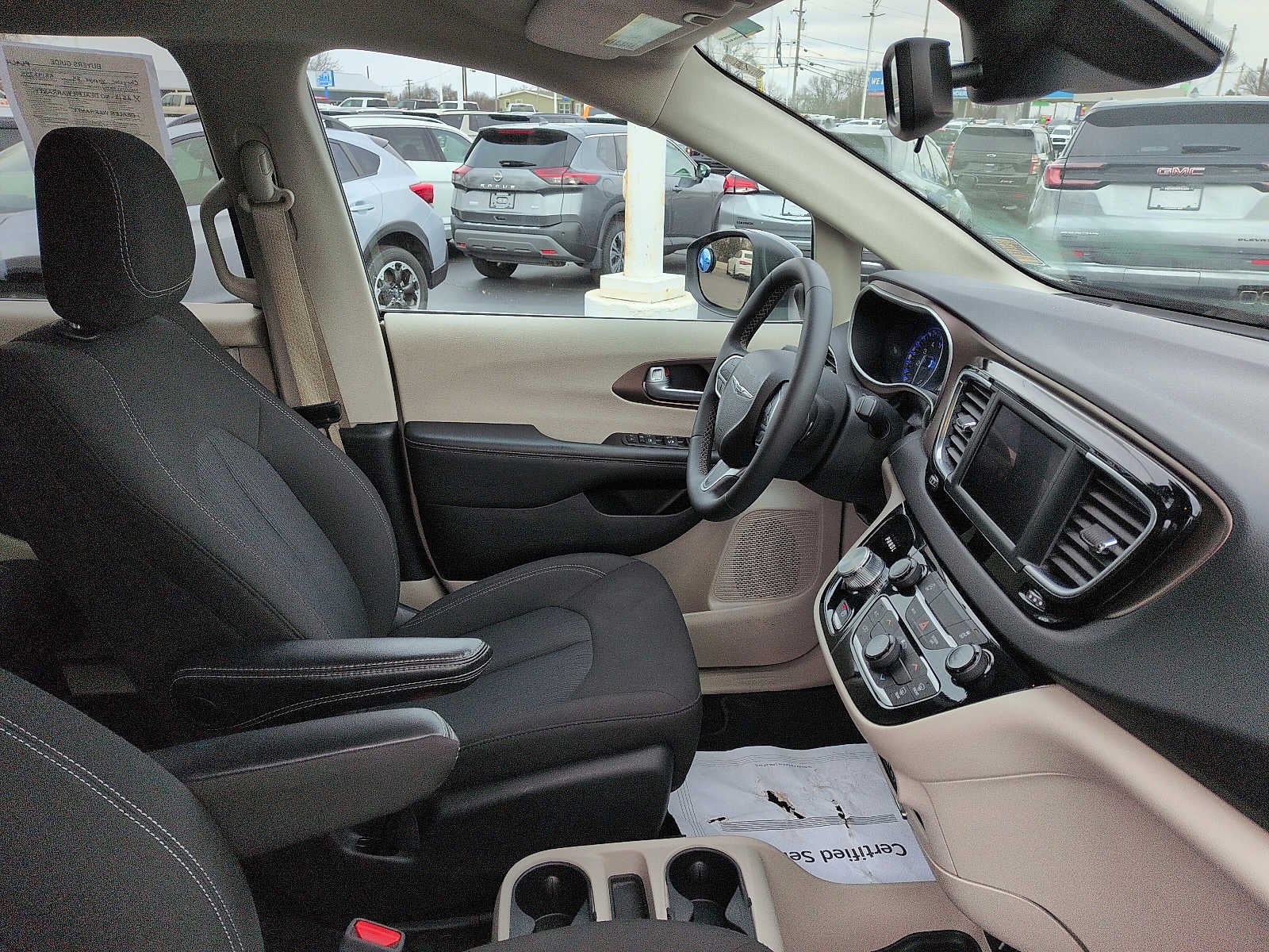 2024 Chrysler Voyager LX