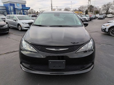2024 Chrysler Voyager LX