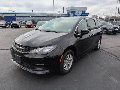 2024 Chrysler Voyager LX