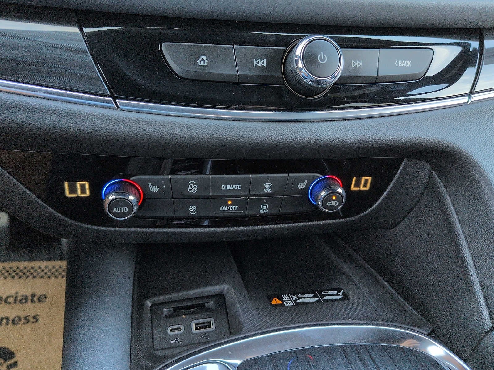 2023 Buick Enclave Essence
