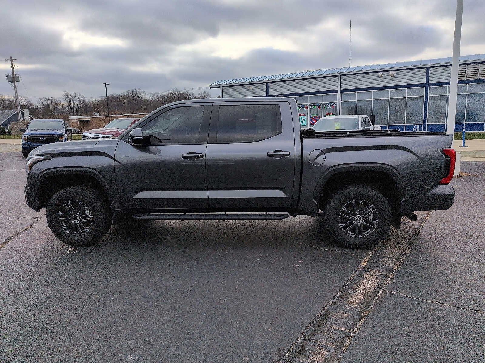 2023 Toyota Tundra 4WD SR5