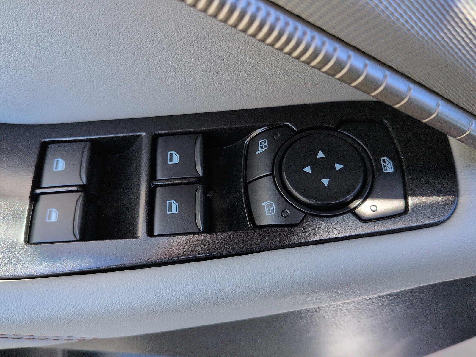 2027 Ford Explorer Active w/200A Pkg