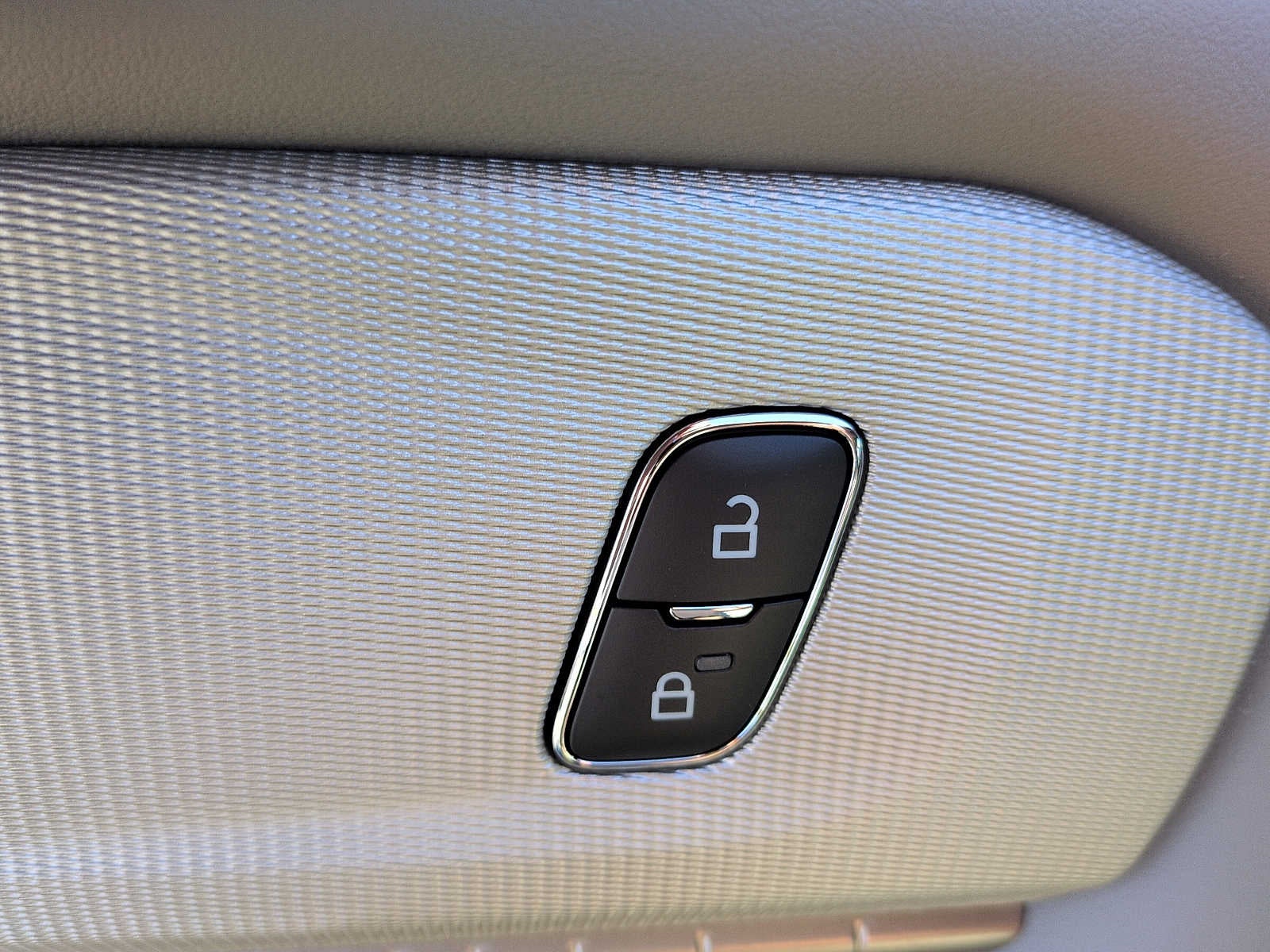 2027 Ford Explorer Active w/200A Pkg