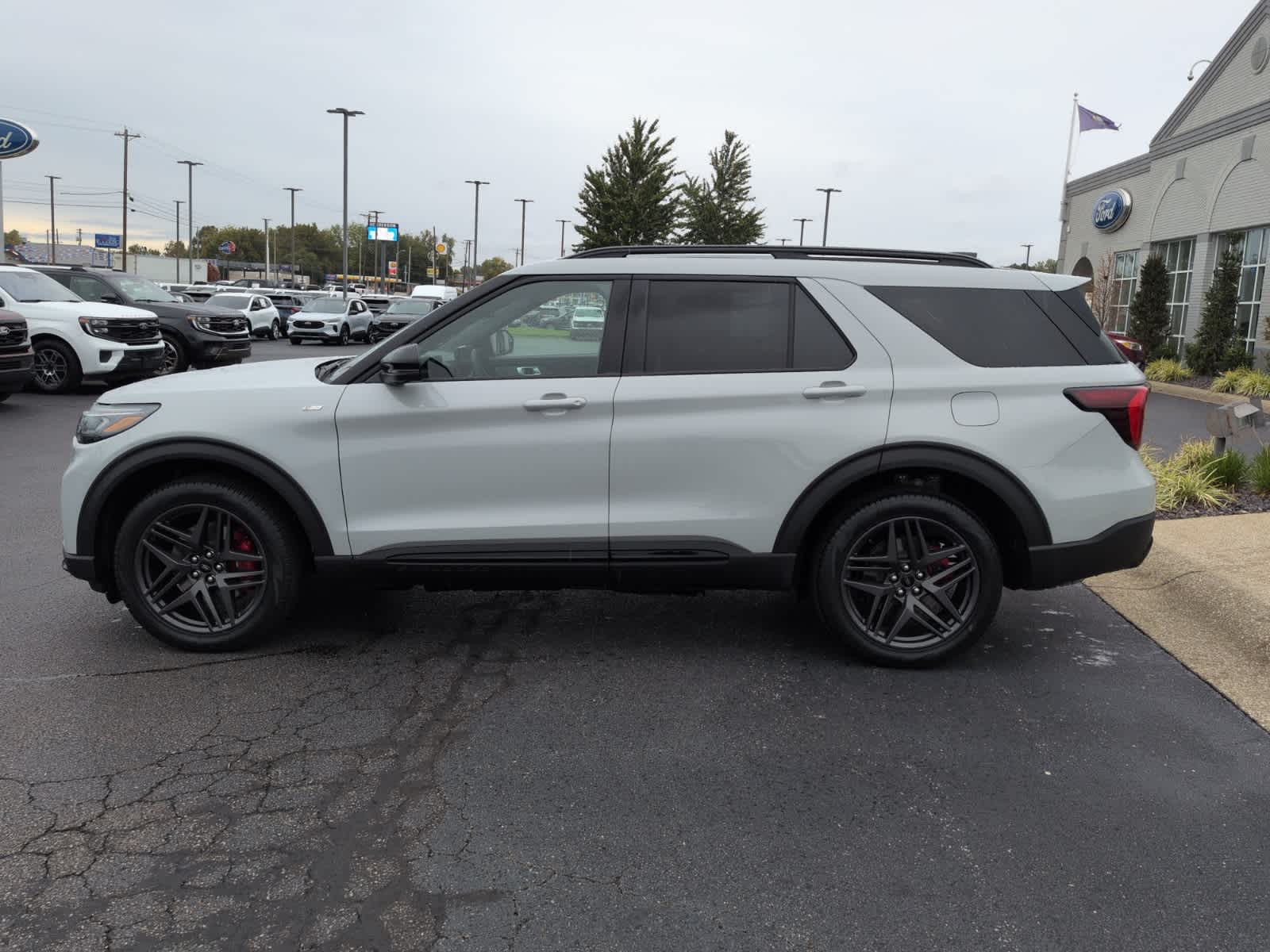 2027 Ford Explorer ST-Line