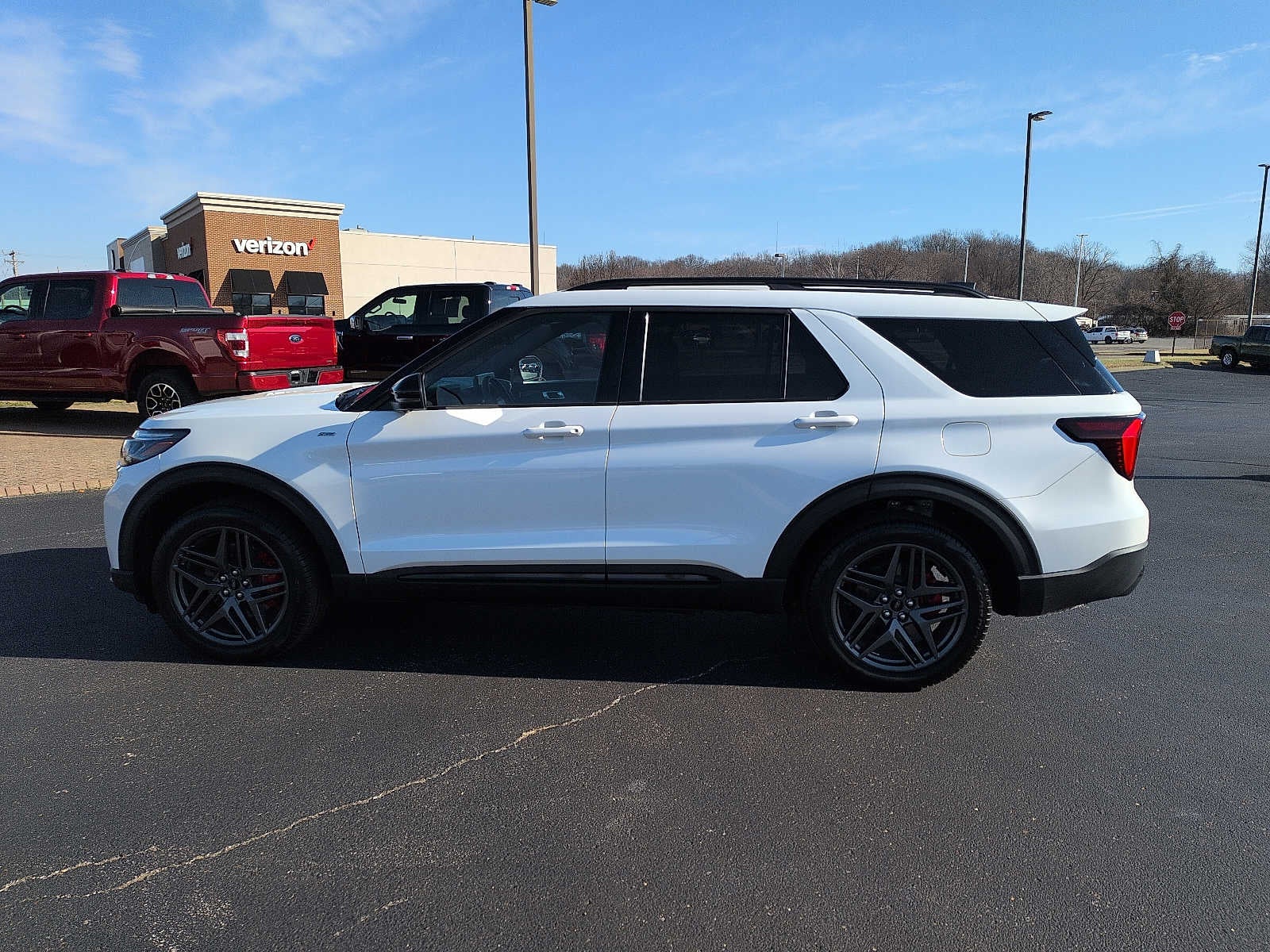 2025 Ford Explorer ST-Line