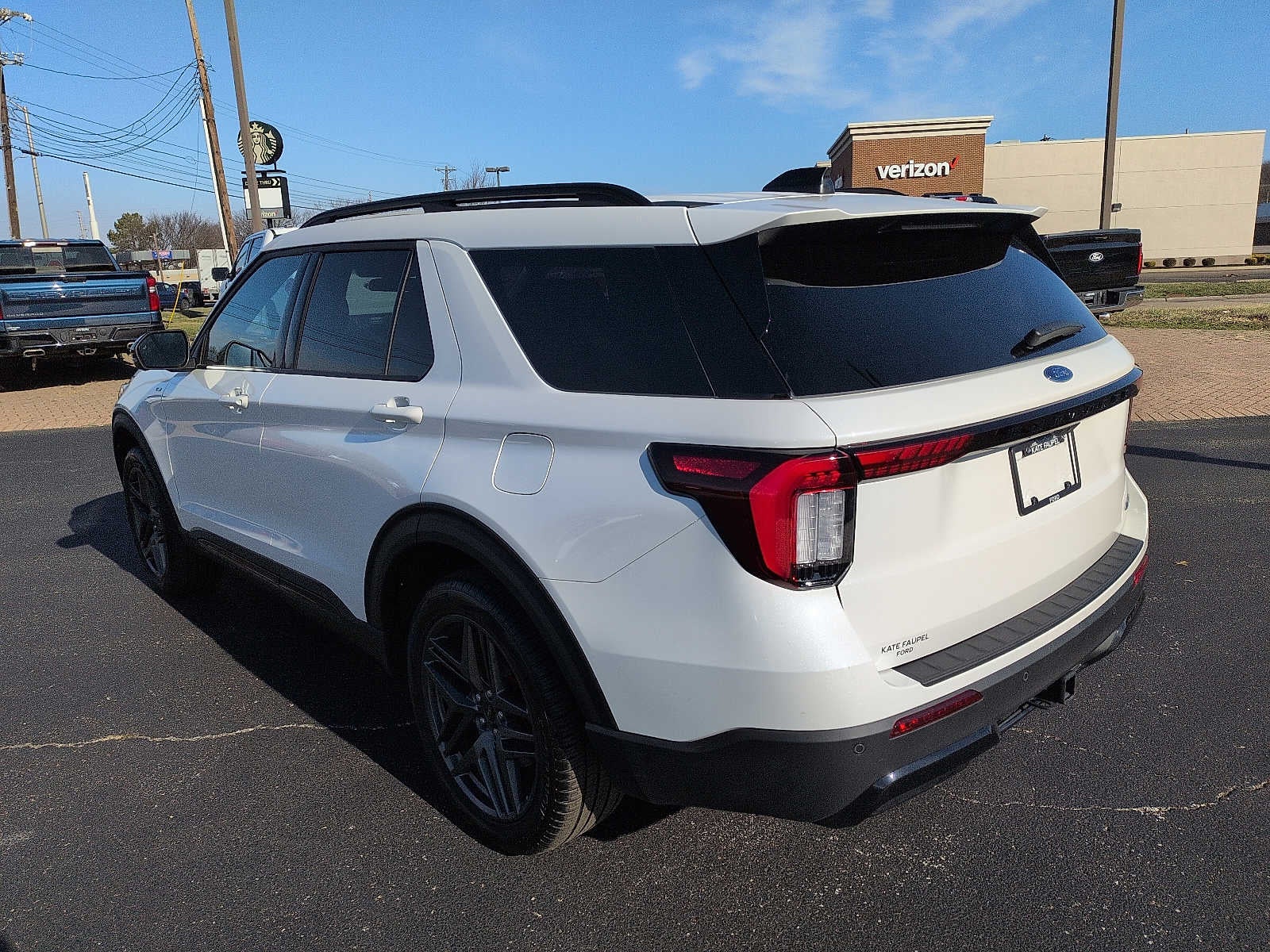 2025 Ford Explorer ST-Line