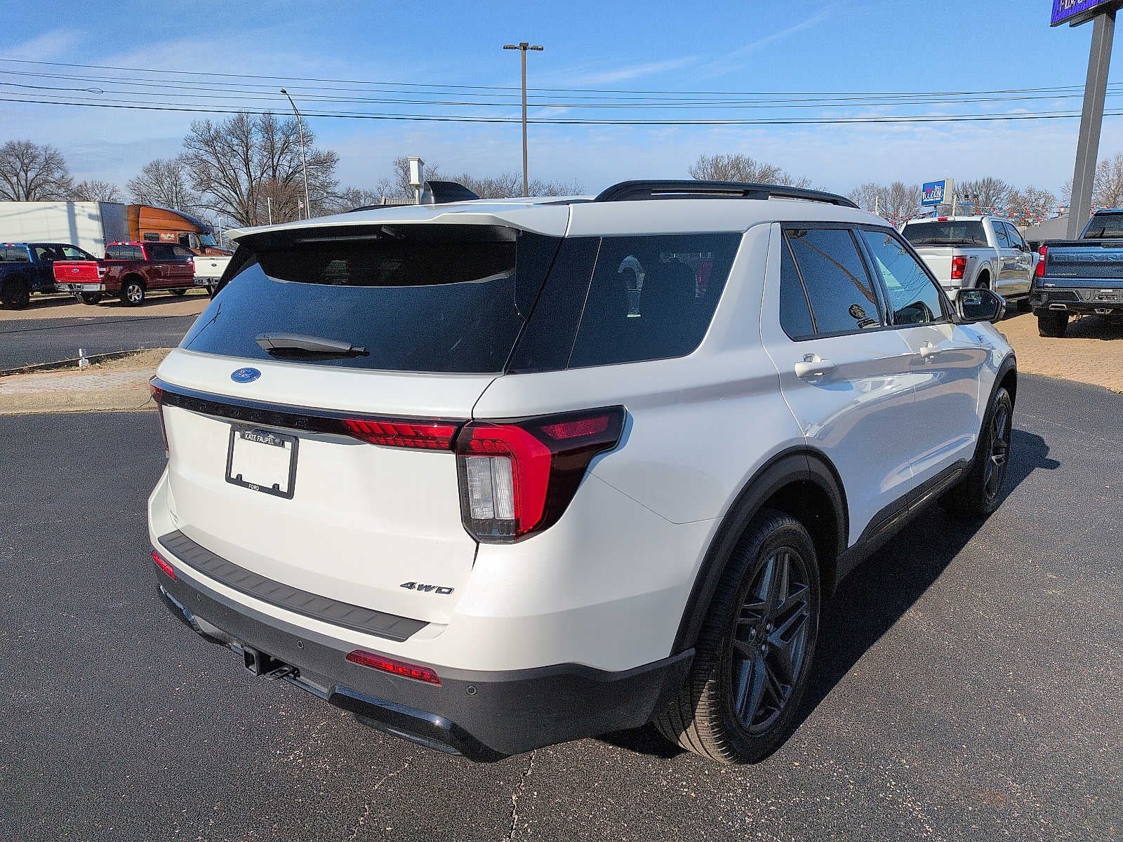 2025 Ford Explorer ST-Line