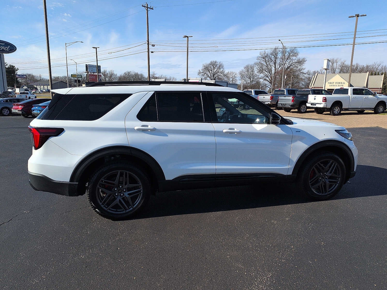 2025 Ford Explorer ST-Line