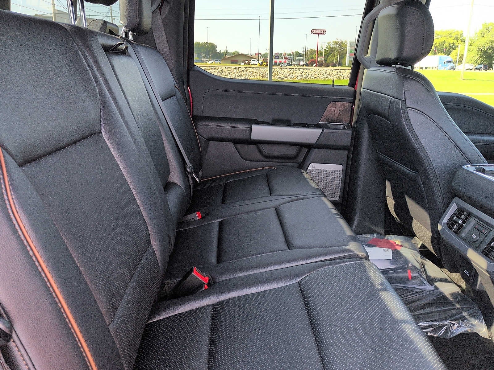 2027 Ford Super Duty F-250 SRW F-250® Lariat®