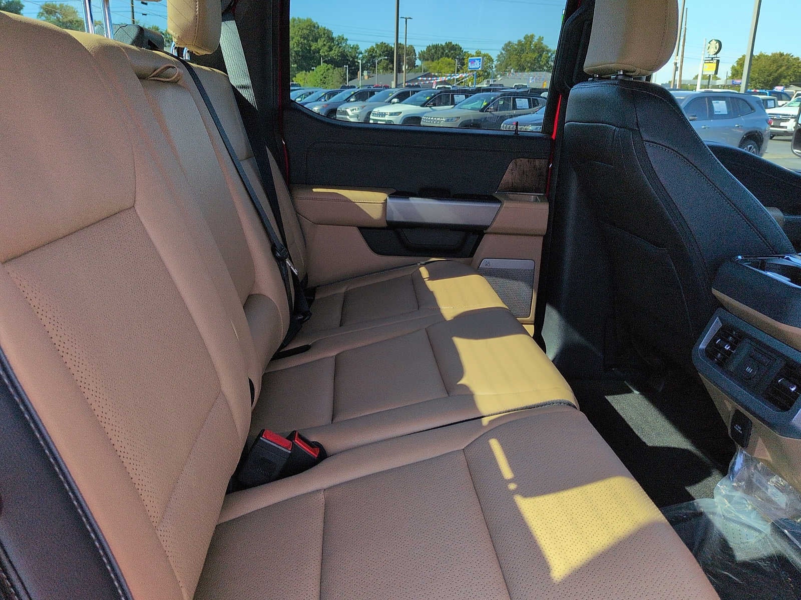 2027 Ford Super Duty F-250 SRW F-250® Lariat®