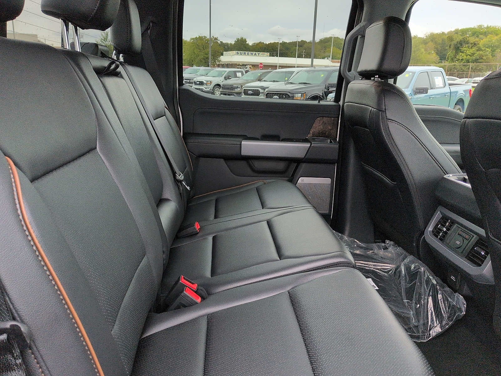 2027 Ford Super Duty F-250 SRW F-250® Lariat®
