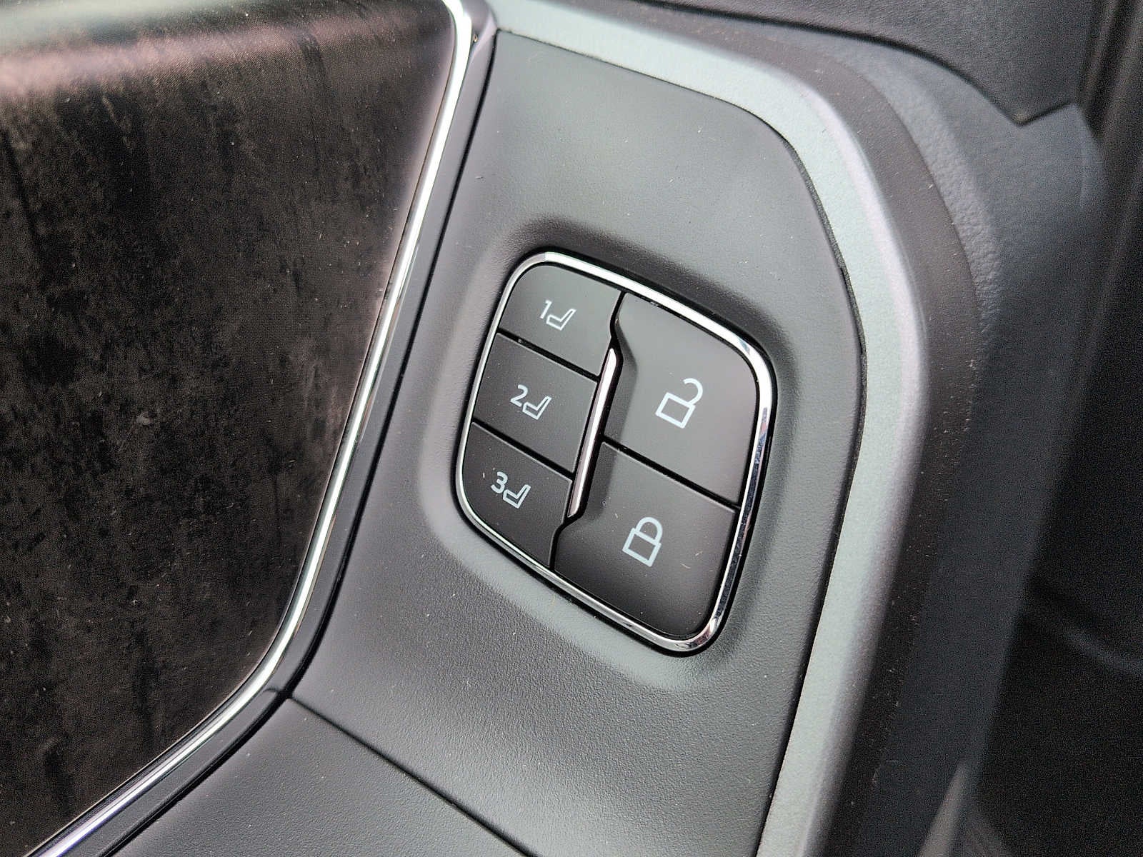 2027 Ford Super Duty F-250 SRW F-250® Lariat®