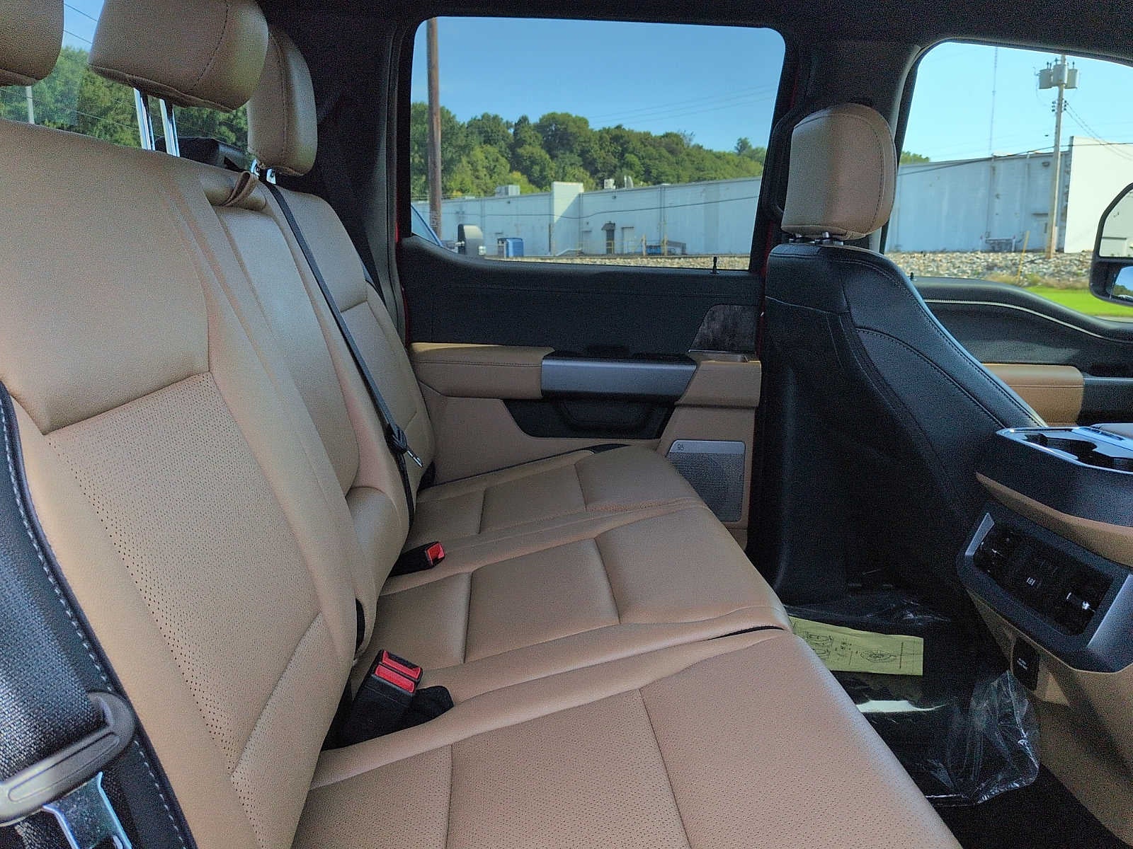 2027 Ford Super Duty F-250 SRW F-250® Lariat®