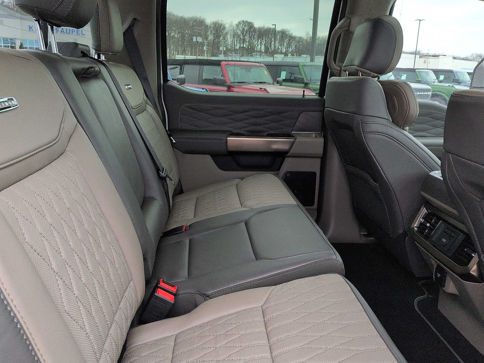 2026 Ford Super Duty F-350 SRW Platinum