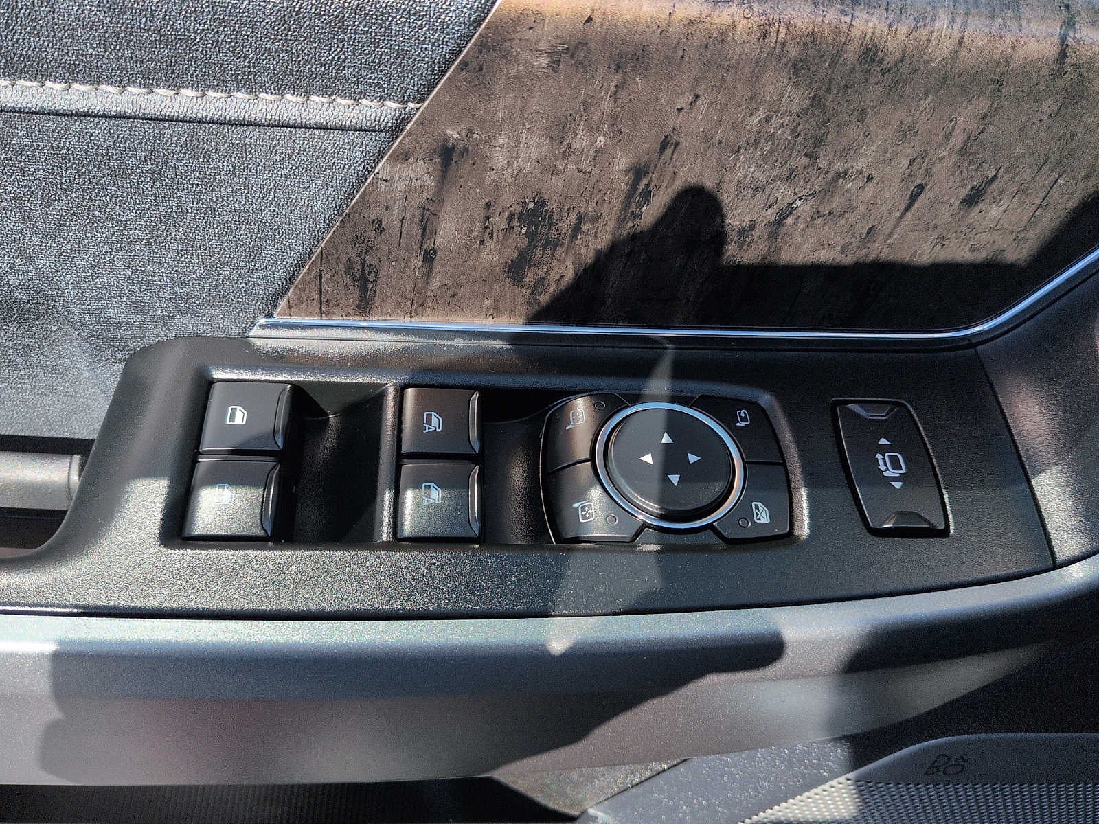 2027 Ford Super Duty F-350 SRW LARIAT