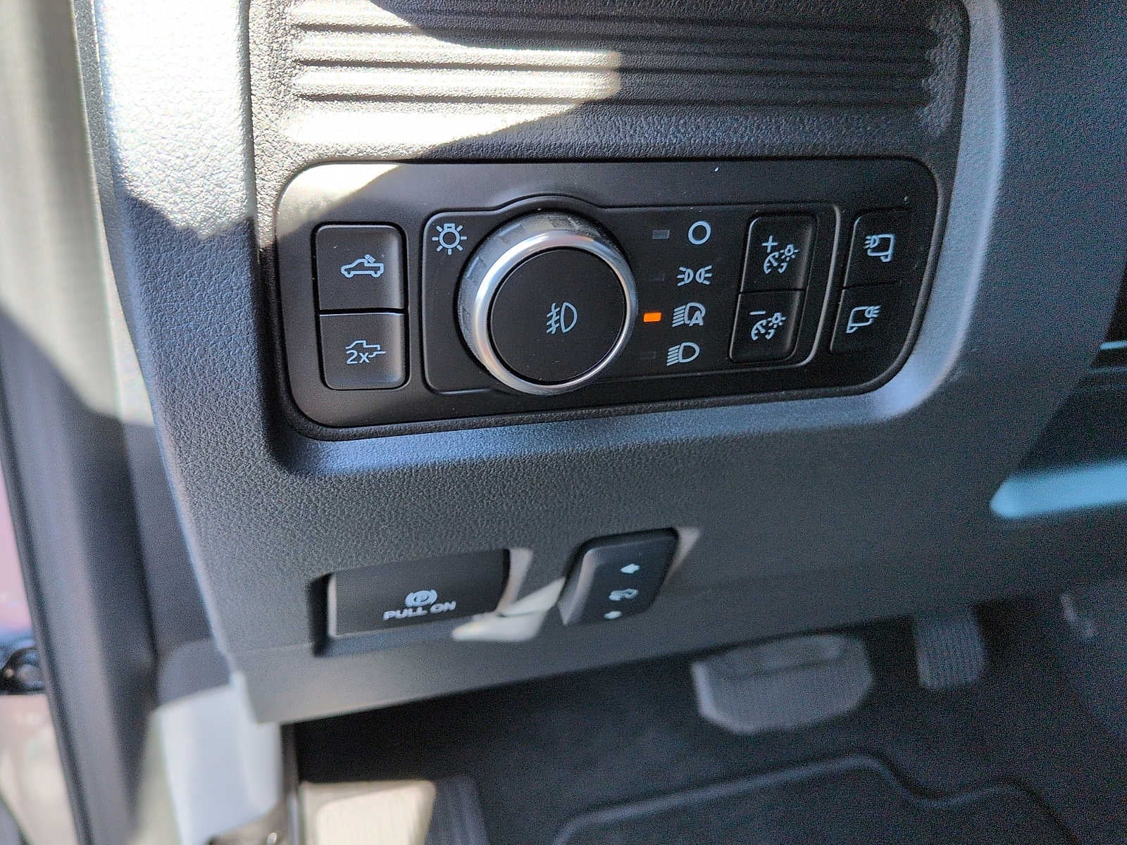2027 Ford Super Duty F-350 SRW LARIAT