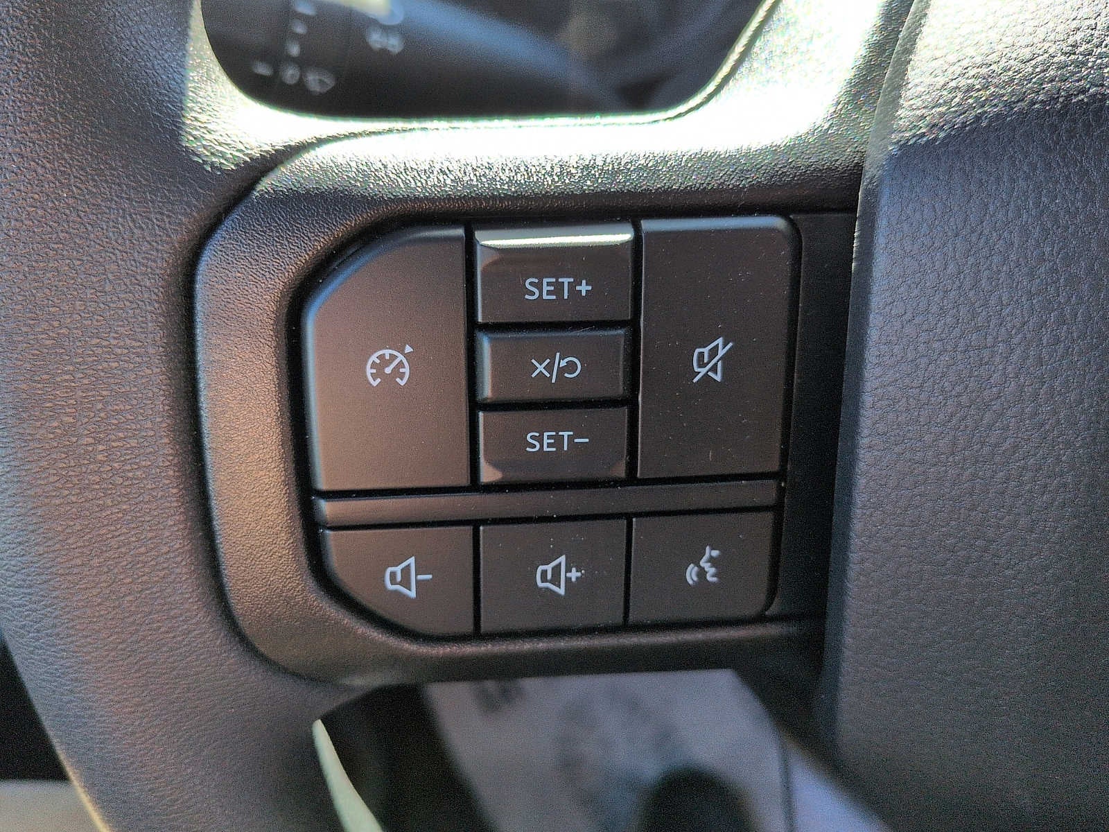 2027 Ford Super Duty F-350 SRW XL
