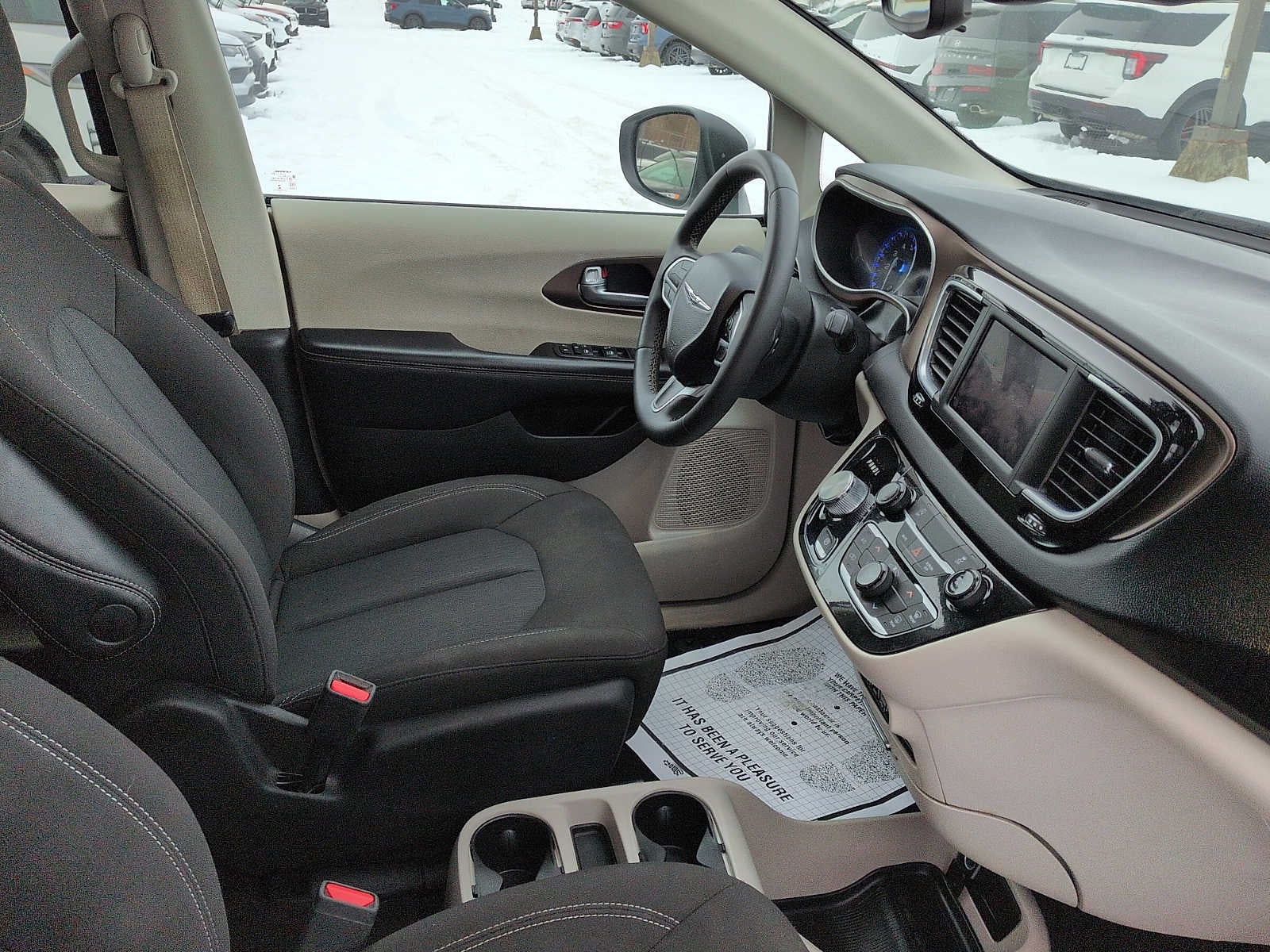 2023 Chrysler Voyager LX