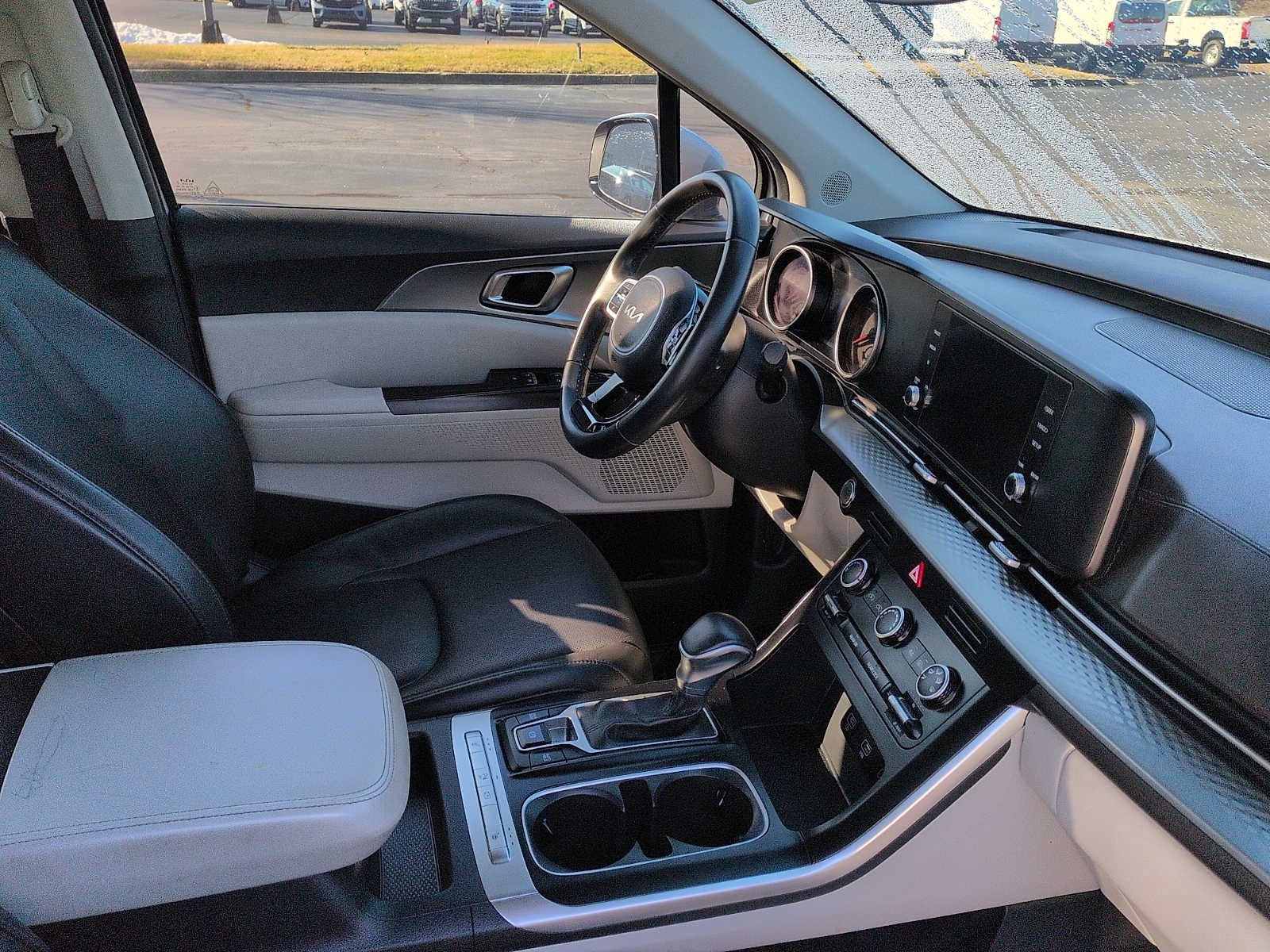 2023 Kia Carnival LX