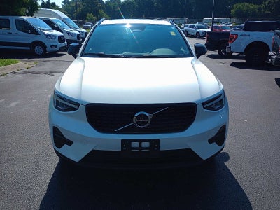 2024 Volvo XC40 Core Dark Theme