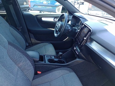 2024 Volvo XC40 Core Dark Theme