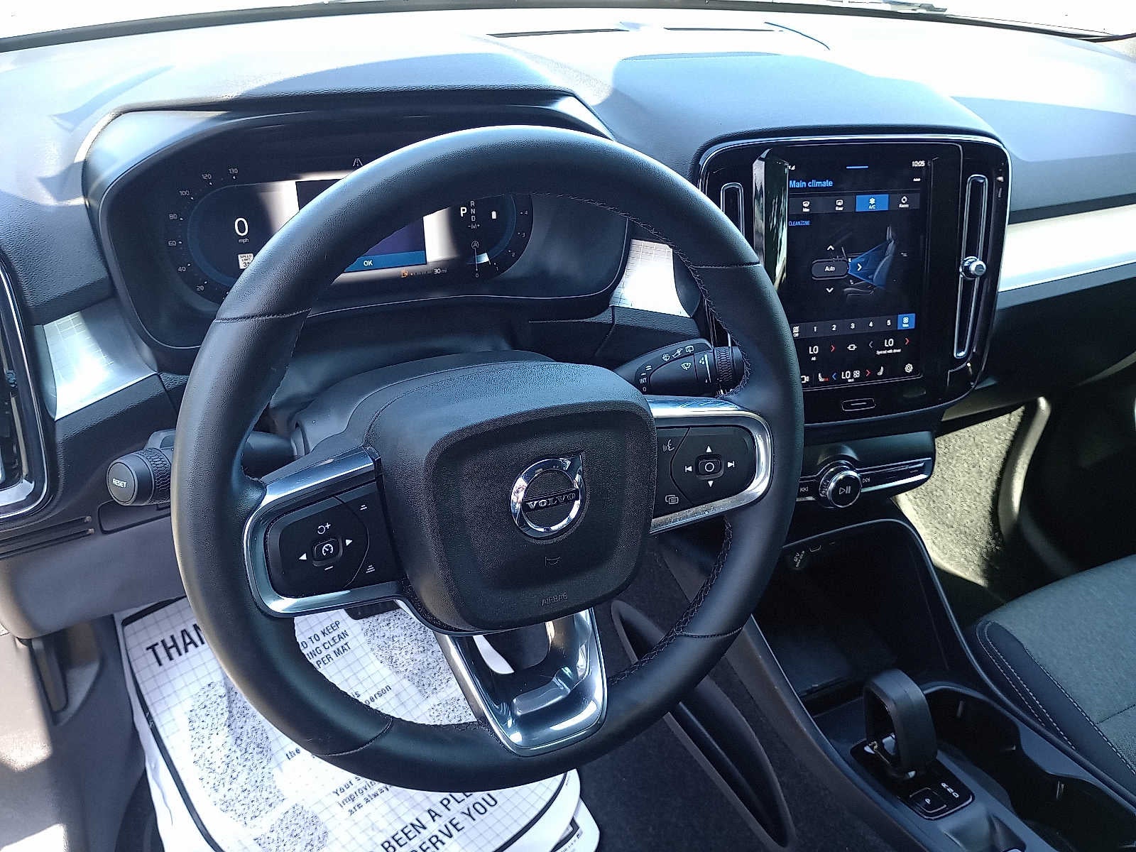 2024 Volvo XC40 Core Dark Theme